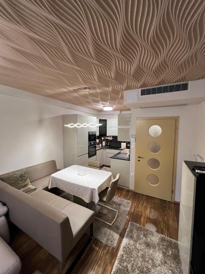 Parizsi Udvar Premium Apartman Appartement Debrecen Buitenkant foto